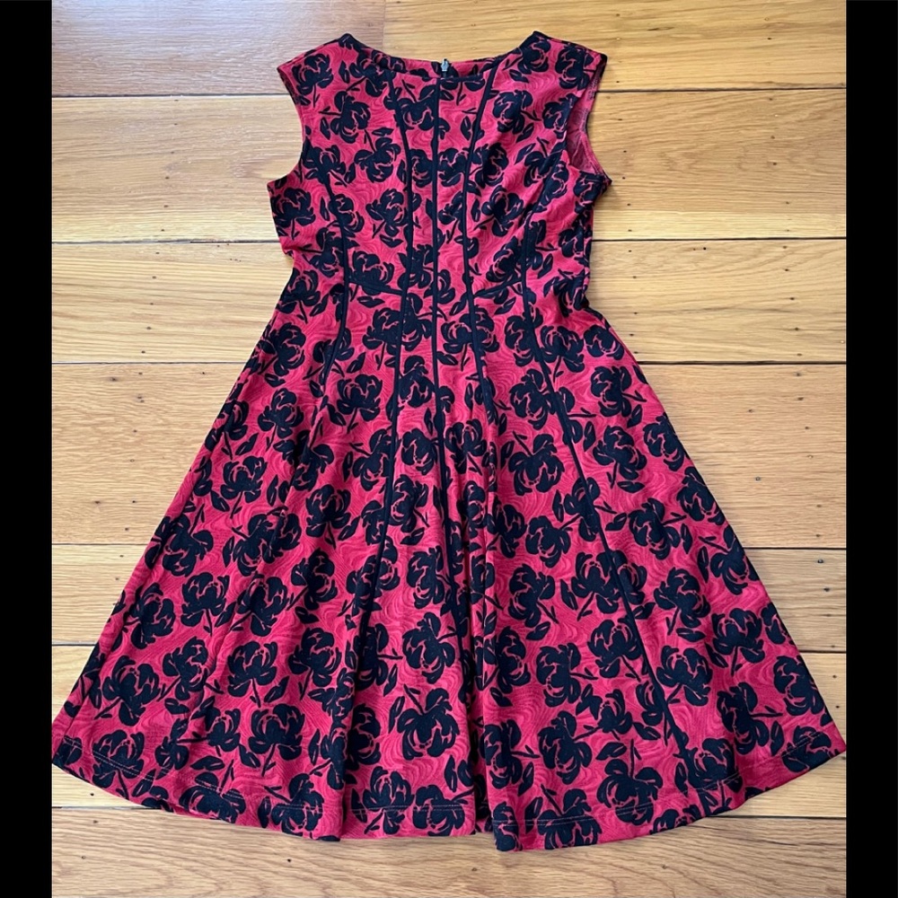 J Taylor Fit & Flare Dress Red Black Flower Print Knee Length Pleats Size 6